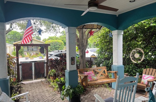 Lake Worth Apartment | J&k’s Chic Farmhouse Downtown Lake Worth Beach