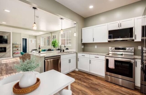 West Columbus House | Jenny's Palace In The Heart of Columbus!