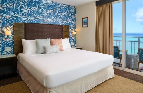 Diamond Head - Kapahulu - St. Louis Hotel | Kaimana Beach Hotel | Oceanfront View Junior Suite | Direct Ocean Views