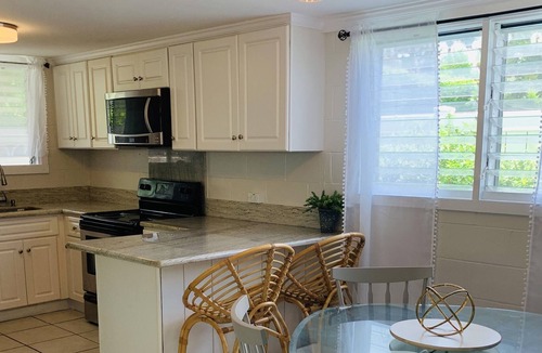 Coconut Grove Cottage | Kaimana Cottage - Walking Distance to beach!