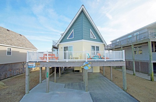 Kill Devil Hills House | KD117- 3 BRs, 2 BA, 150 Yards to Direct Beach Access. Crow’s Nest & Wifi!