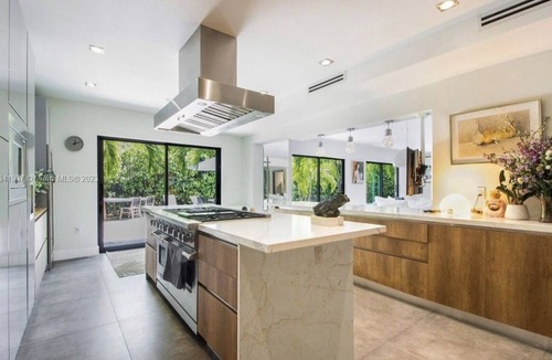Key Biscayne Villa | Key Biscayne modern villa w/pool and spa, 5 min from the beach!