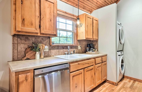 Branson West Cabin | Kid Loft & Nook, Gated Community, Pools, 4Mi to Silver Dollar City