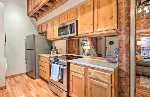 Branson West Cabin | Kid Loft & Nook, Gated Community, Pools, 4Mi to Silver Dollar City