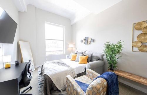 Downtown Cincinnati Apartment | King Bed, Parking, Near Stadium
