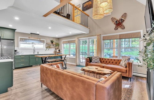Lyndon Cabin | King Beds, Game Loft, Indoor & Outdoor Fireplace Near Burke Mnt/Kingdom Trails