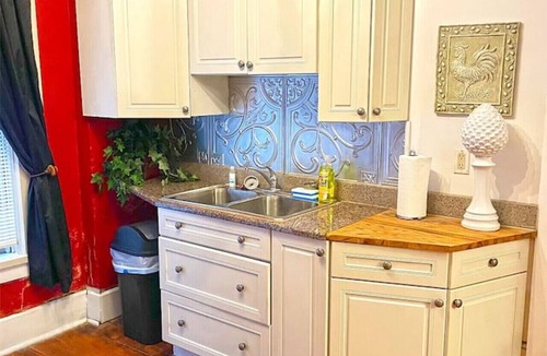 Coshocton Apartment | King Charlie's Place in Historic Roscoe Village