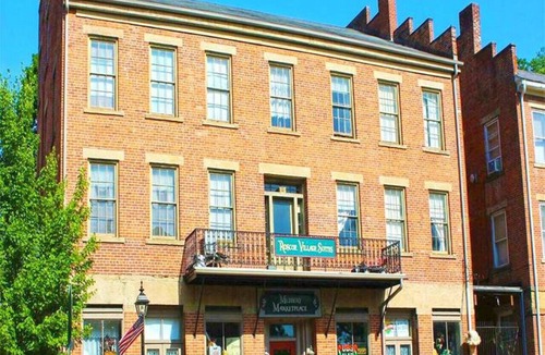 Coshocton Apartment | King Charlie's Place in Historic Roscoe Village