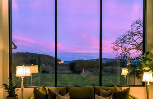 Newberg House | King's Queen