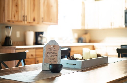 Logan Cabin | Knotty Pine: Relaxing 3 Bed Hocking Hills Cabin