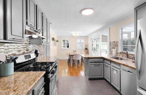 Historic Seaport House | Knowles Main House with Pool