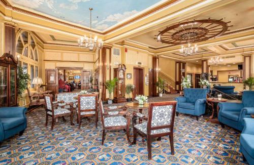 Marietta Hotel | Lafayette Hotel Marietta