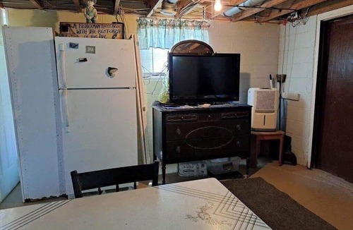 Senecaville Cabin | Lake Front Cabin on Seneca Lake. Come play in the lake.nSleeps 8, 5 beds