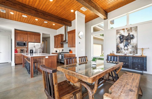 Eatonton House | Lake Oconee 3BR Pool, Dock, Kayaks, Game Room
