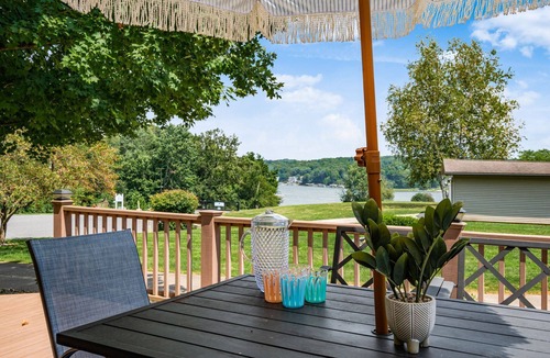 Howard House | Lake Views: Modern Coastal 3 BR Apple Valley Lake Beach House