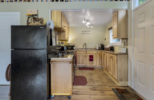 Mountain Rest Cottage | Lakefront Cottage on Serene Lake Becky