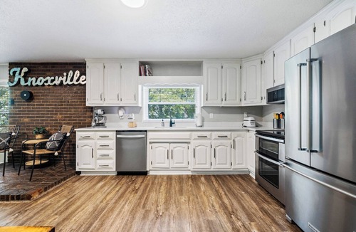 Louisville House | Lakefront Louisville House w/Dock and Covered Pavilion Near UT and West Knox!