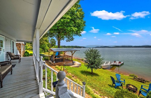 Dandridge House | Lakefront Oasis- Steps to Water- Private Boat Ramp