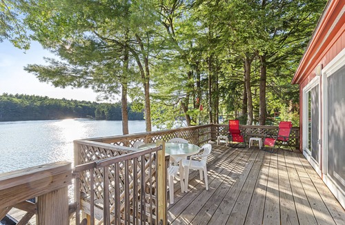 Barrington House | Lakefront Sunset-Facing Cottage Private Beach-Dock Great Fishing Barrington, NH