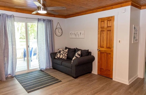 Madison-on-the-Lake Cottage | LakePointe Shores # 7 Welcoming 3-bedroom cottage in Madison on the Lake