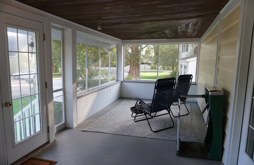 Chippewa Lake Cottage | Lakeside cottage, steps away from the lake, perfect for family and friends