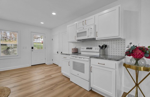 Nashport House | Lakeside Haven