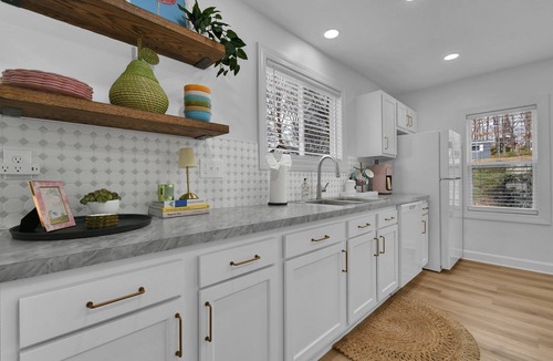 Nashport House | Lakeside Haven