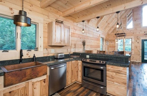 Keene Cabin | Lakeside Log Cabin | Hot Tub Arcade Views