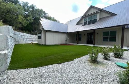 Longtown House | Lakeside Oasis