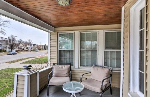 Lakewood House | Lakewood Home with Yard about 8 Mi to Cleveland!