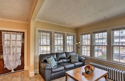 Lakewood House | Lakewood Home with Yard about 8 Mi to Cleveland!