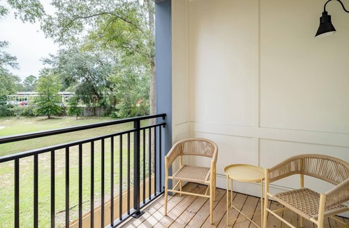 Bellview Apartment | Landing | Chic 2BD, Pool, Gym