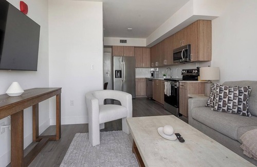 Hialeah Apartment | Landing | Modern 2BD, Gym