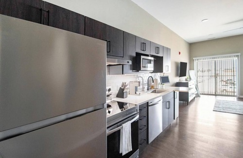 Springfield Apartment | Landing | Modern Studio, Pool, Rooftop Lounge