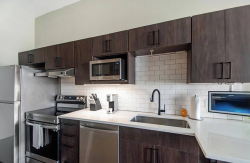 Springfield Apartment | Landing | Modern Studio, Pool, Rooftop Lounge