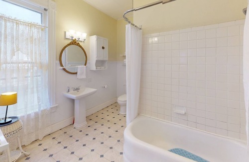 Nelsonville Bed & Breakfast | Lane Room in Historic Primrose Bed & Breakfast in downtown Nelsonville!