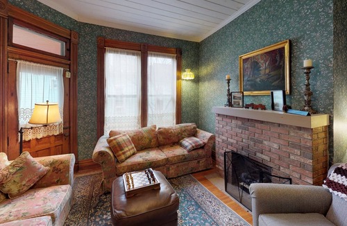 Nelsonville Bed & Breakfast | Lane Room in Historic Primrose Bed & Breakfast in downtown Nelsonville!