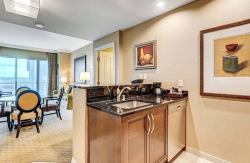 Las Vegas Apartment | Large 1BR at MGM With Strip View