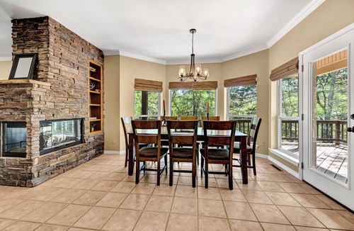 Lost Bridge Village House | Large 4 BR Beaver Lake Water Front Home - Kayaks, Fire Pit, Direct Water Access