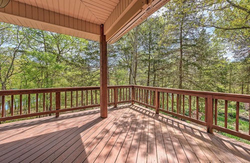 Lost Bridge Village House | Large 4 BR Beaver Lake Water Front Home - Kayaks, Fire Pit, Direct Water Access