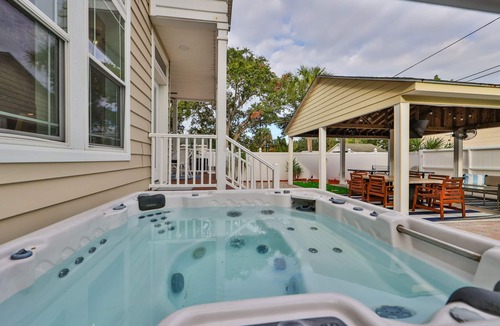 United Central House | Large home with heated pool, hot tub, outdoor games