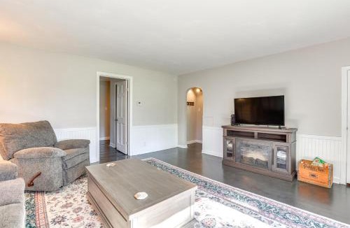 Ravenna House | Large Yard and Fire Pit Pet-Friendly Ravenna Home!
