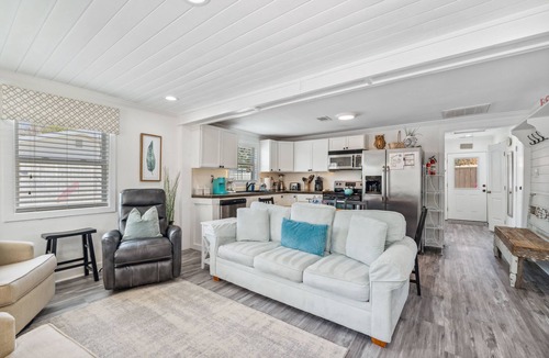 Laguna Beach Cottage | Last Minute Special- Private Heated Pool 400 Steps to Beach Sleeps 7