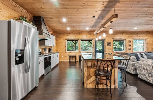 McArthur Cabin | Lazy Bear Lodge by Inn & Spa at Cedar Falls
