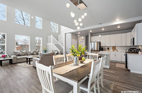Sand Lake House | LE: 4-bedroom 3full bathroom house in gorgeous Anchorage neighborhood