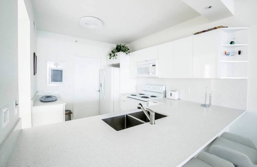 Sunny Isles Beach Apartment | Le Marina Bay 310 STR-01478