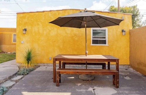 Cal Heights House | Light & Bright, Centrally Located Casita/Apartment