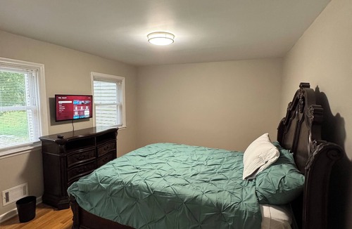 Granville South House | Little Getaway In Granville