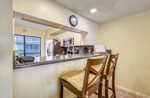 St. George Island Condo | Located right on the beachfront, this beautiful well-appointed Villa offers you fabulous views.