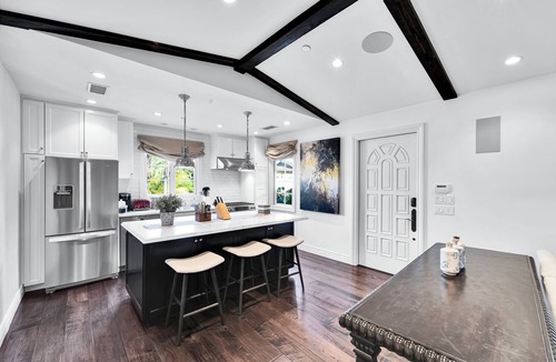 The Flats House | Location, Location, Location!!!! Located In The Heart Of Beverly Hills